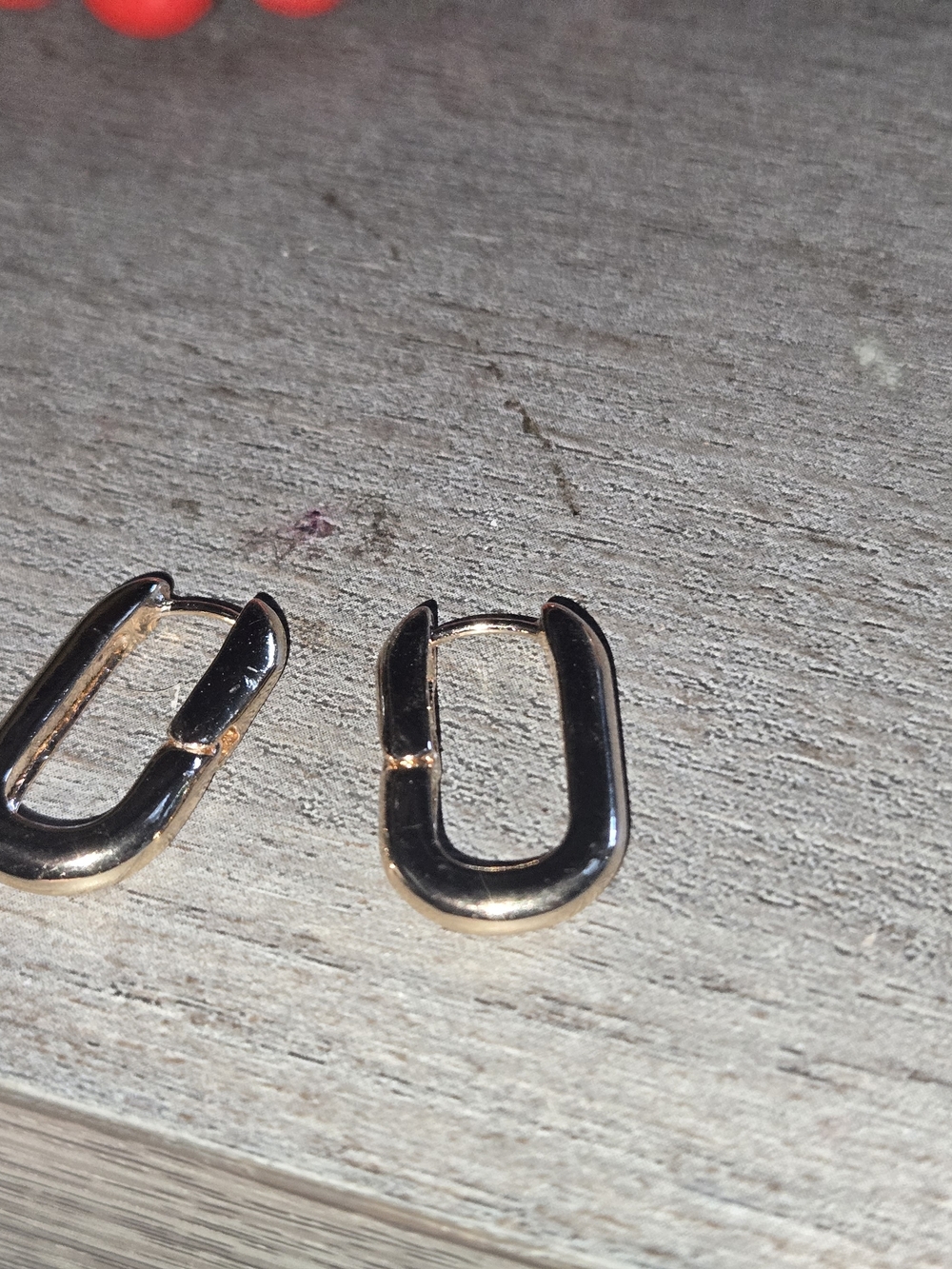 Minimal Gold Oval Link Huggie Earrings — Sleek Women’s Jewelry